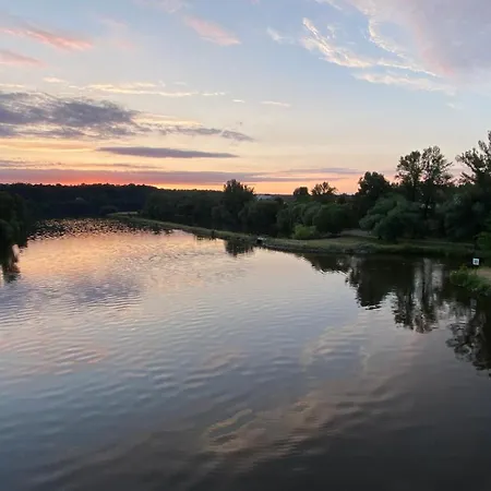 شقة Garden House On The Vltava Riverbank 15 Min To Prague *