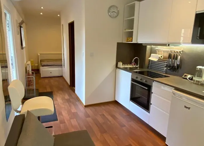 شقة Garden House On The Vltava Riverbank 15 Min To Prague *