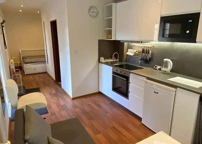 Garden House On The Vltava Riverbank 15 Min To Prague شقة كرالوبي ناد فلتافو